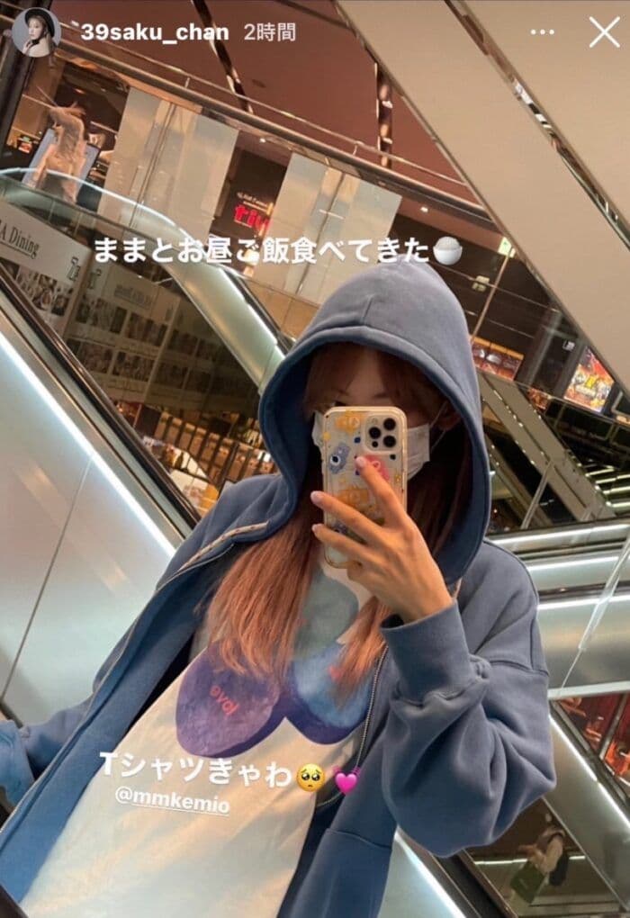 Sakura 手扶梯自拍