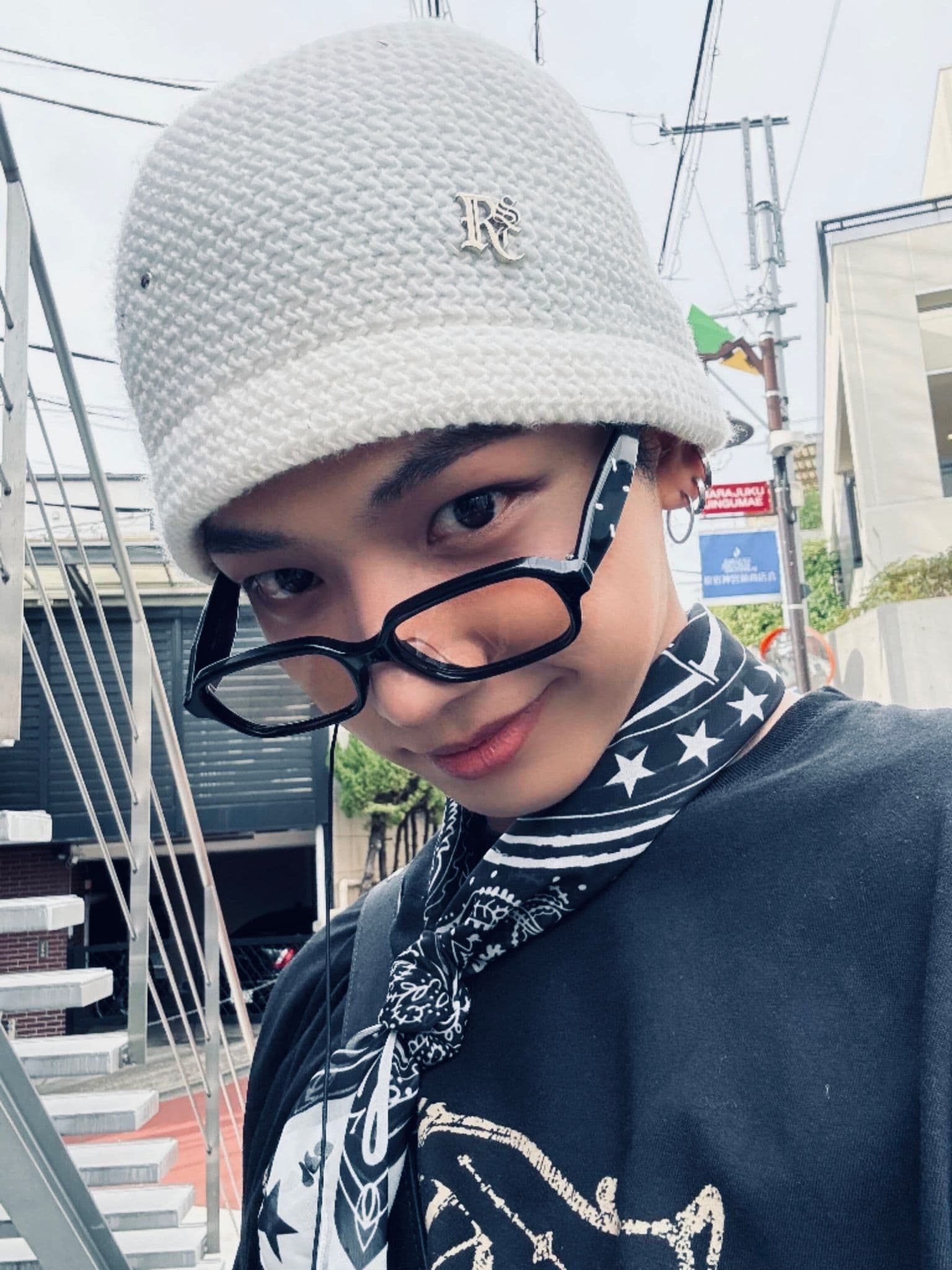 Jaehyun 在路邊自拍