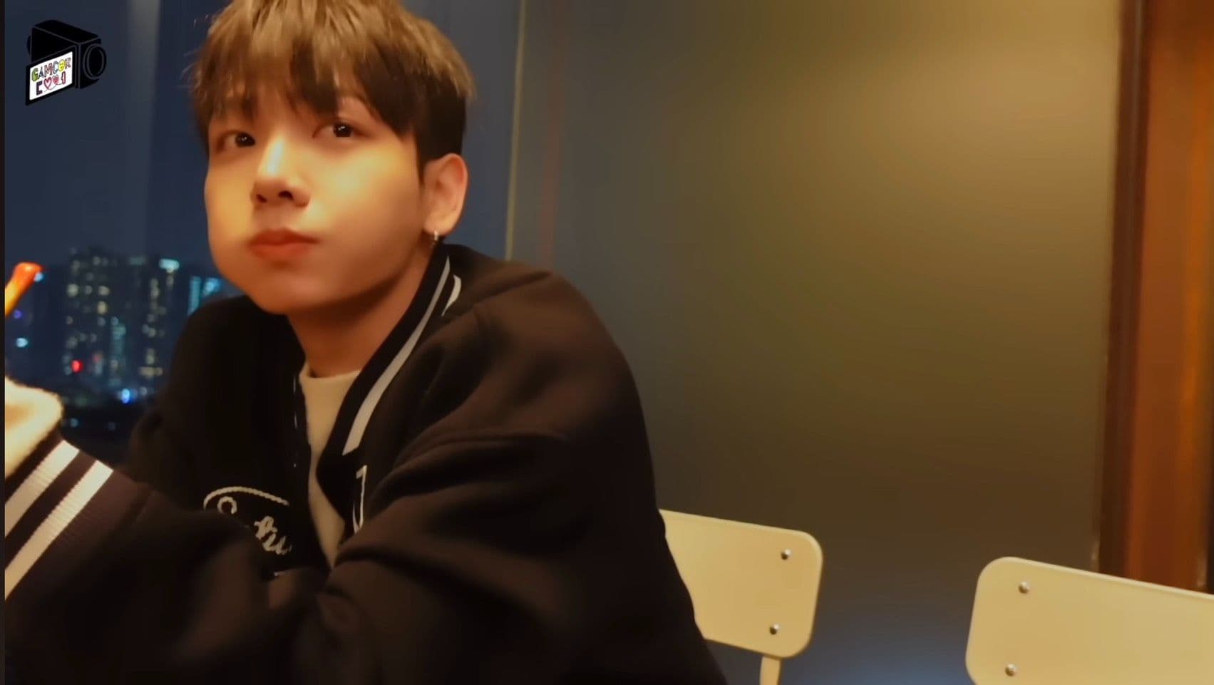 Jaehyun 吃漢堡