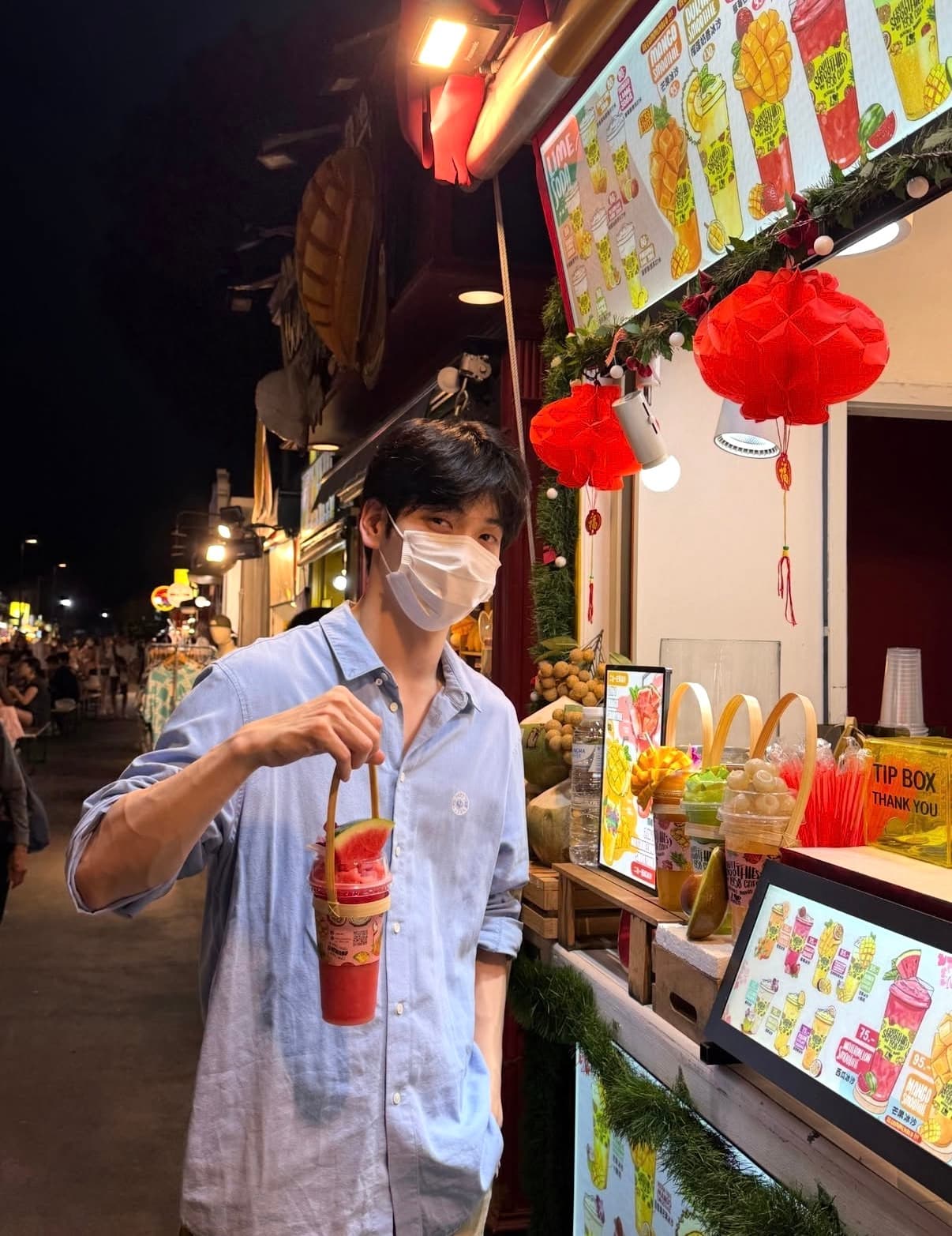 崔秀彬提西瓜汁