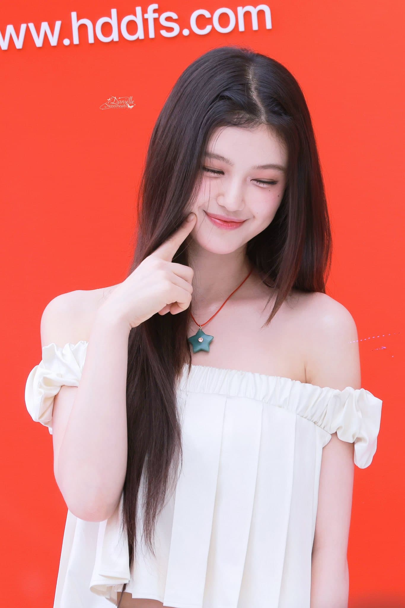 NewJeans Danielle 生日應援廣告（弘大入口站 미래프라자） - 圖片 3