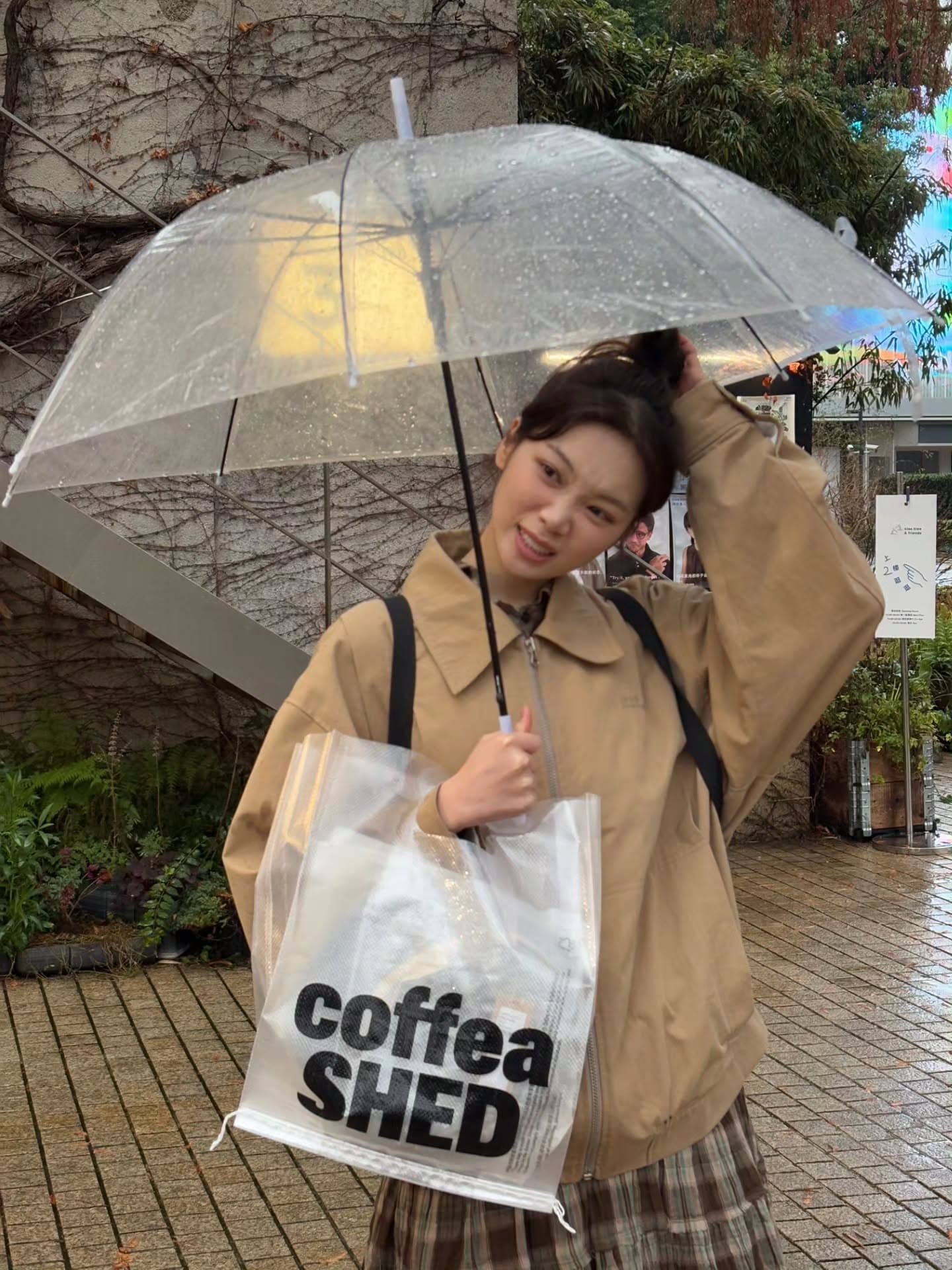 Chaewon 撐傘頭痛 - 圖片 1