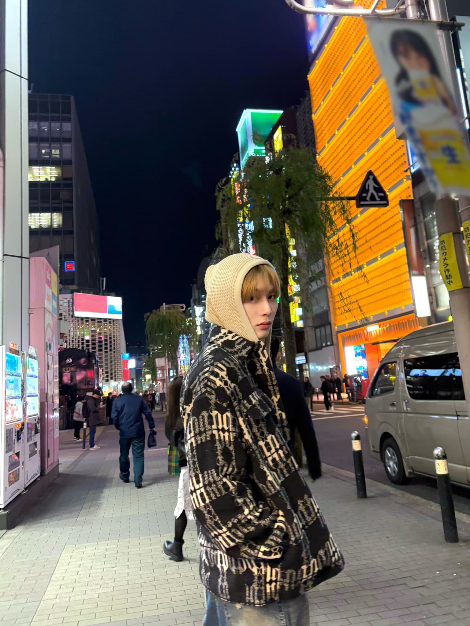 Taesan 雙手插口袋