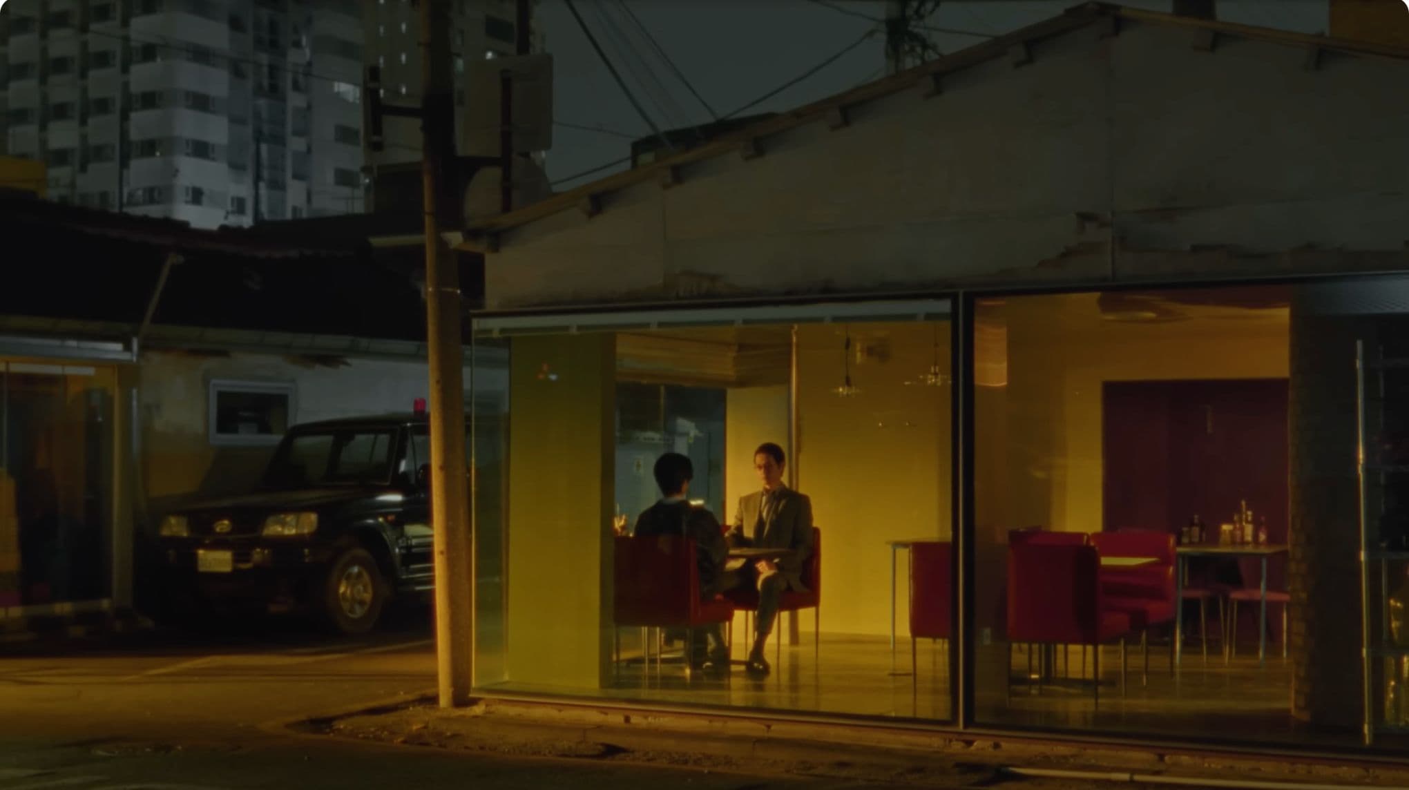 忙內賴被警察問話的咖啡廳 - 圖片 1