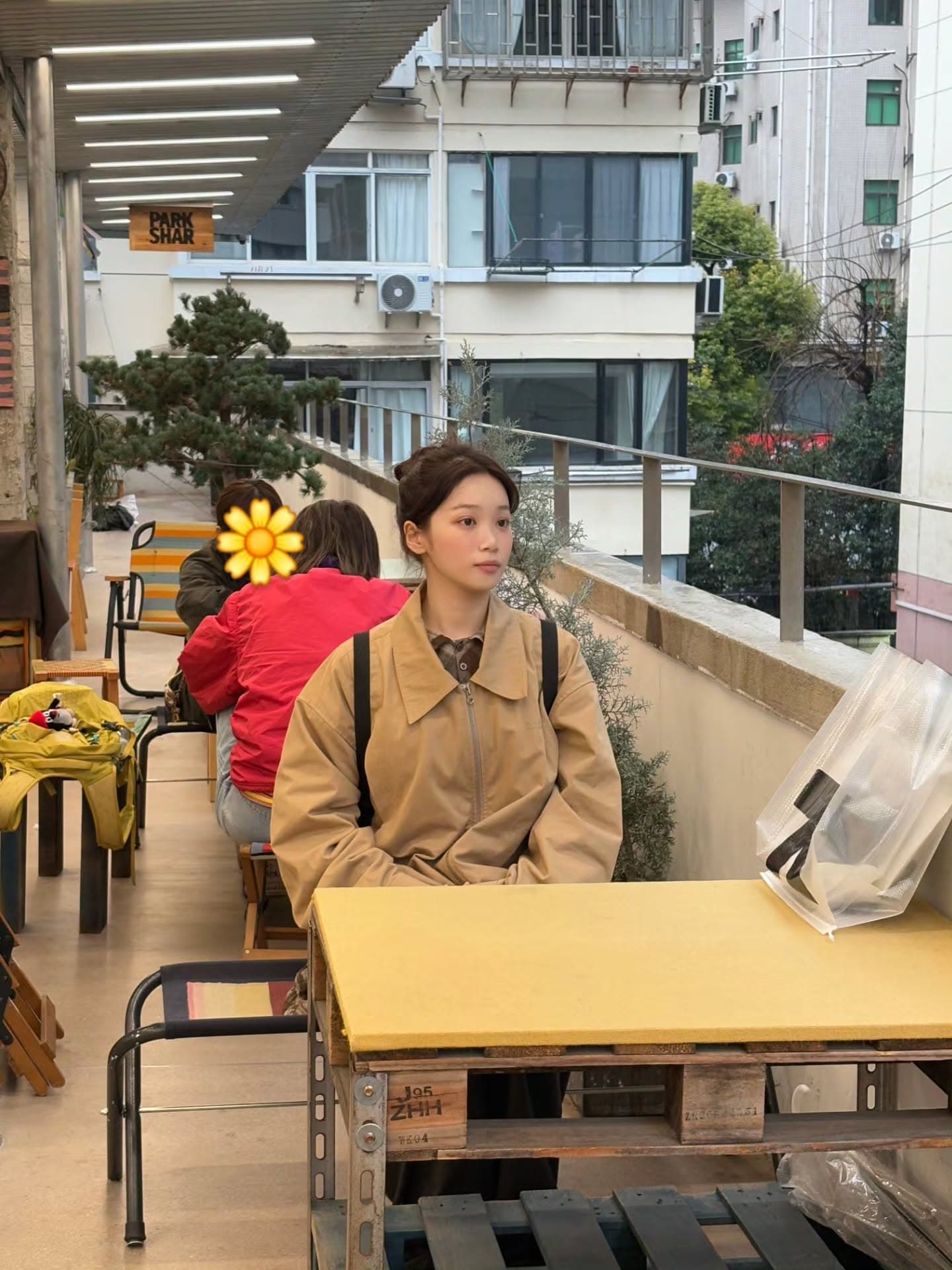 Chaewon 撐傘頭痛 - 圖片 2