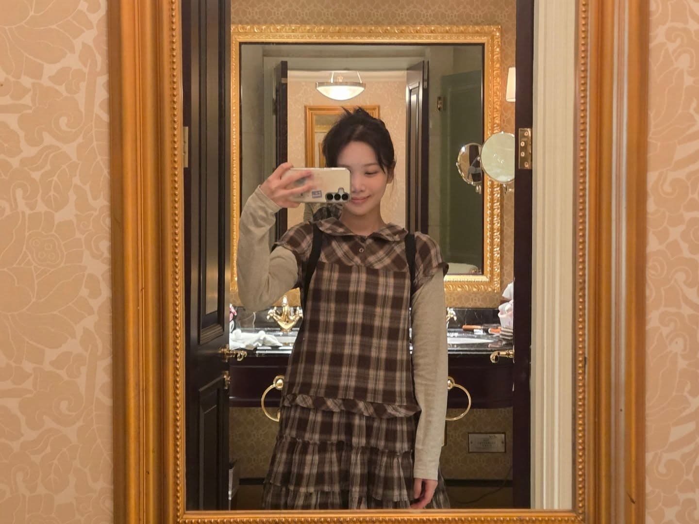 Chaewon 跟姊姊自拍 - 圖片 1