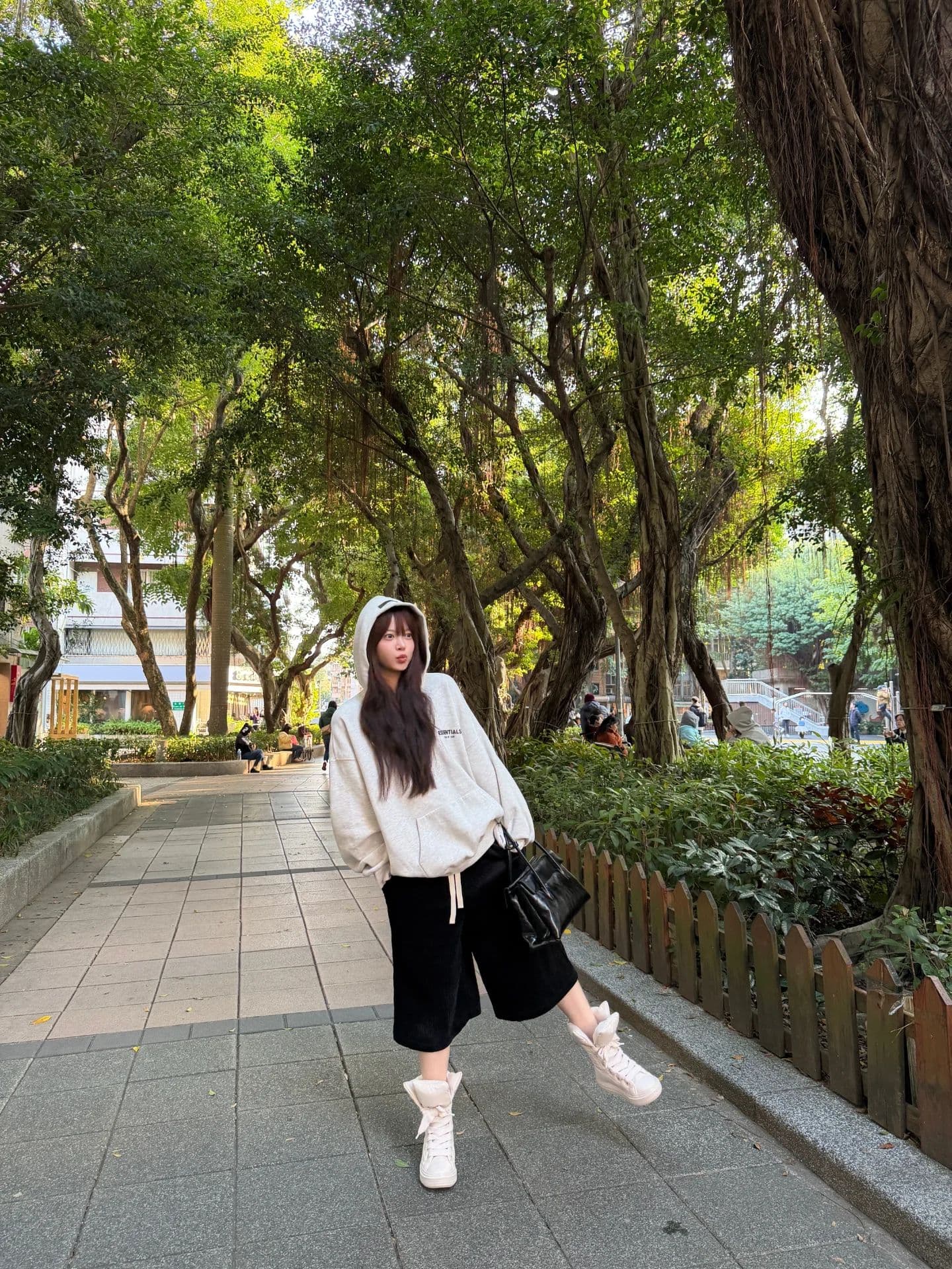 恩採在公園 - 圖片 4