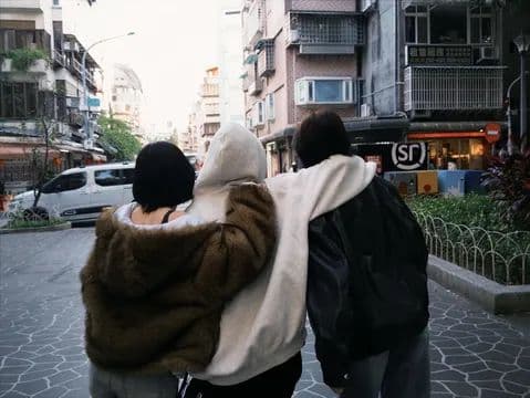 三人背影 - 圖片 3