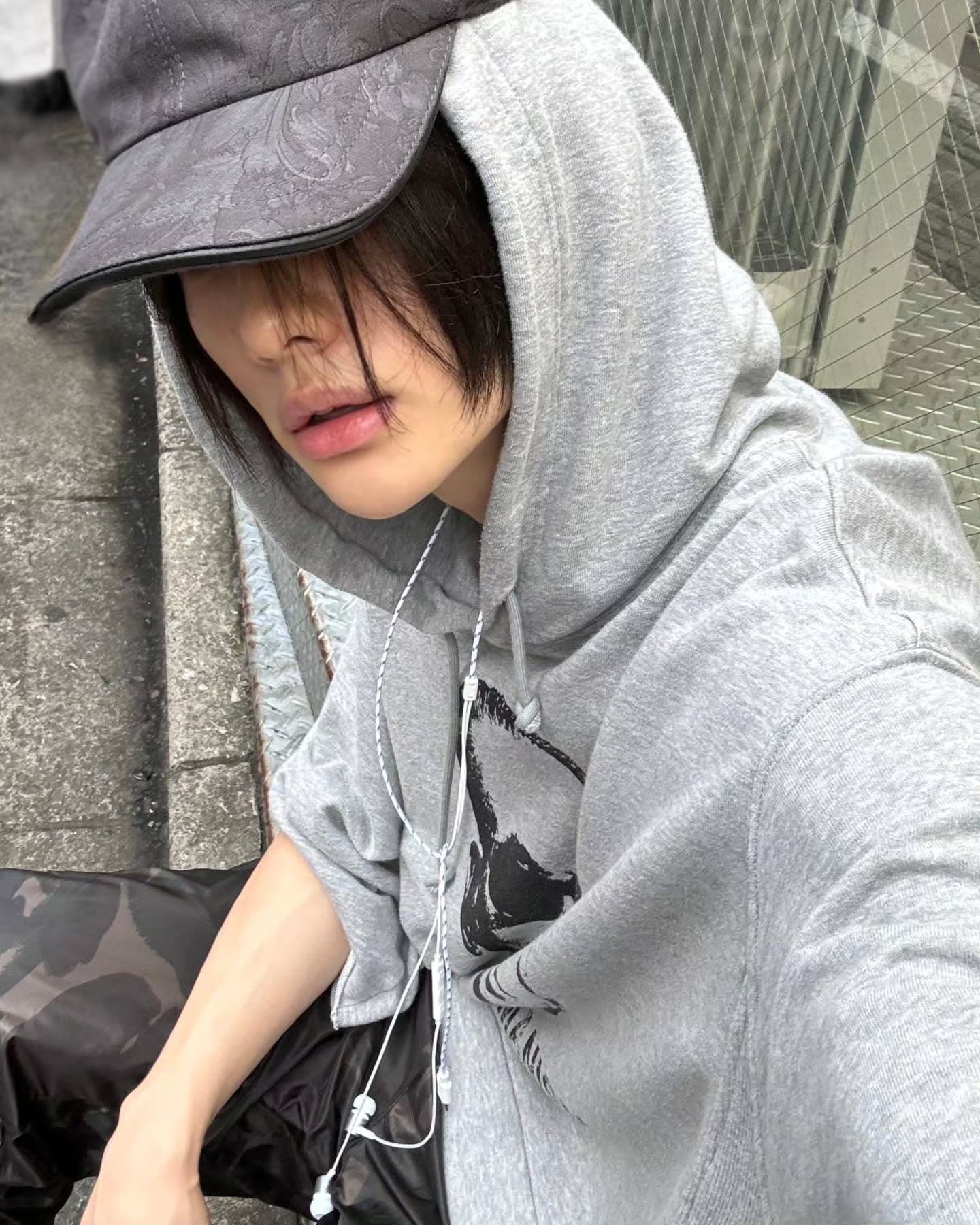 Hyunjin 抱頭 - 圖片 5