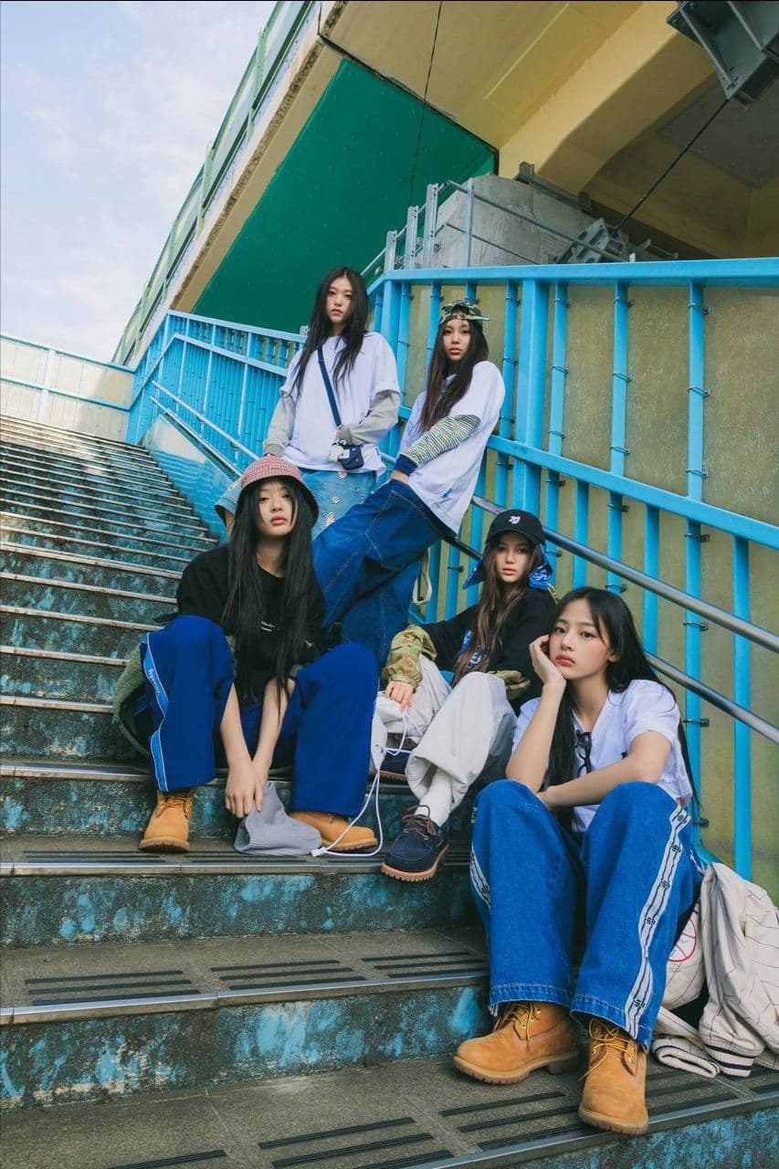 NewJeans 樓梯上 - 圖片 2