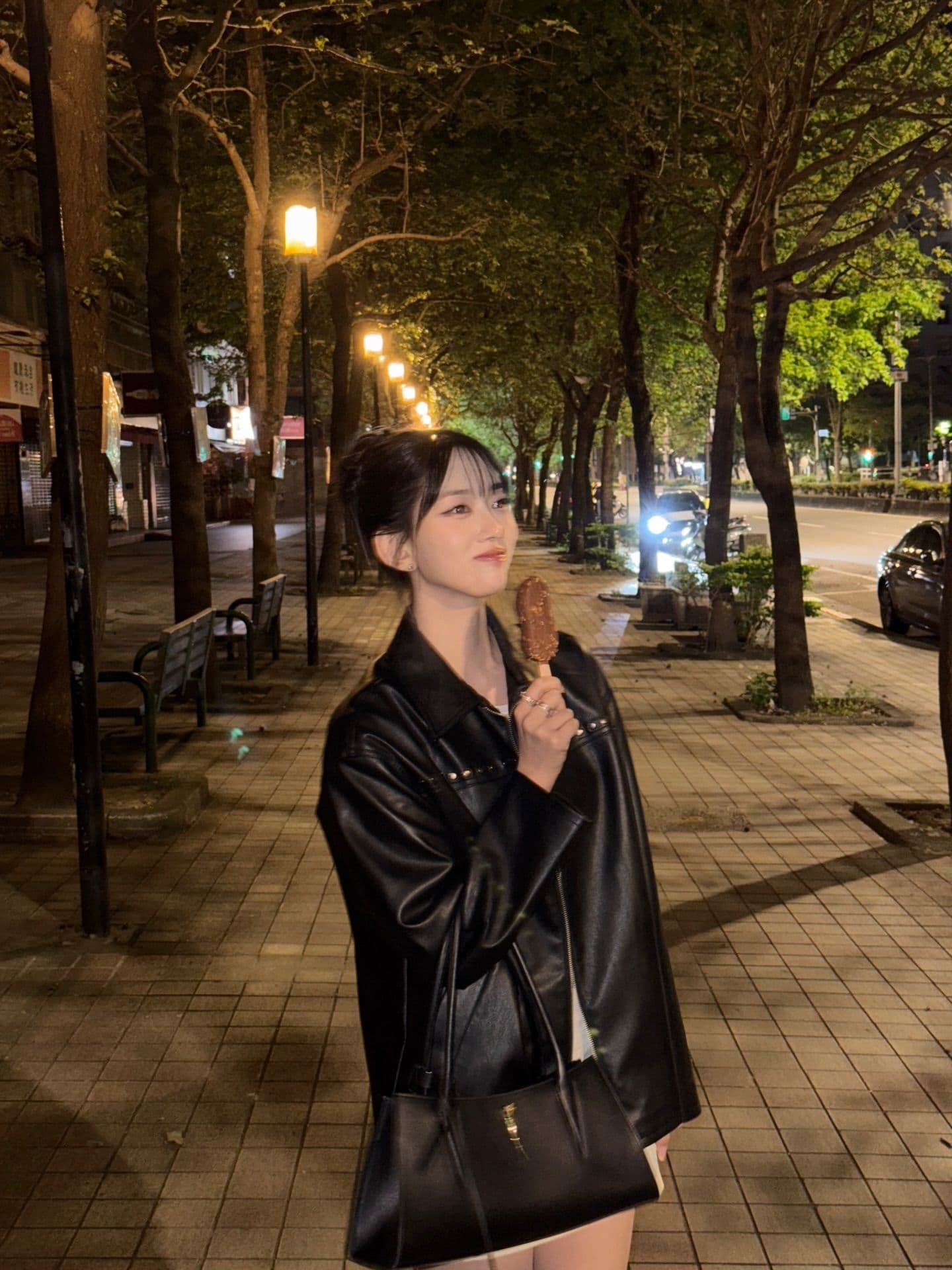 金粹仁 吃巧克力冰淇淋