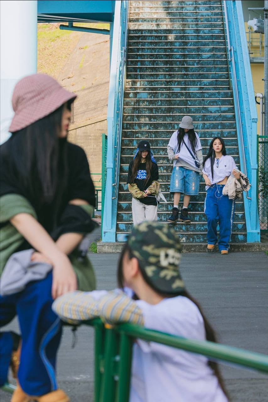 NewJeans 樓梯上 - 圖片 5