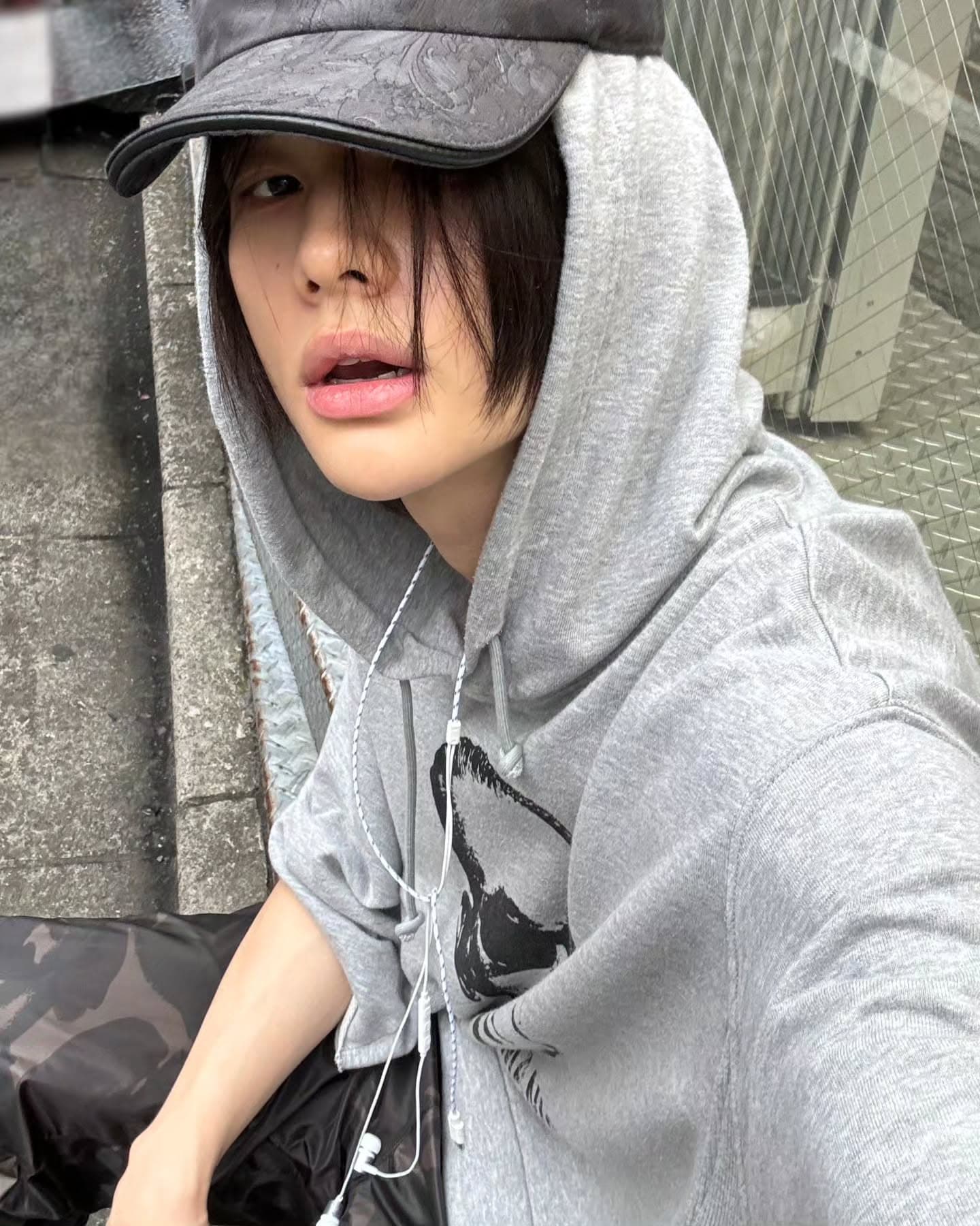 Hyunjin 抱頭 - 圖片 6