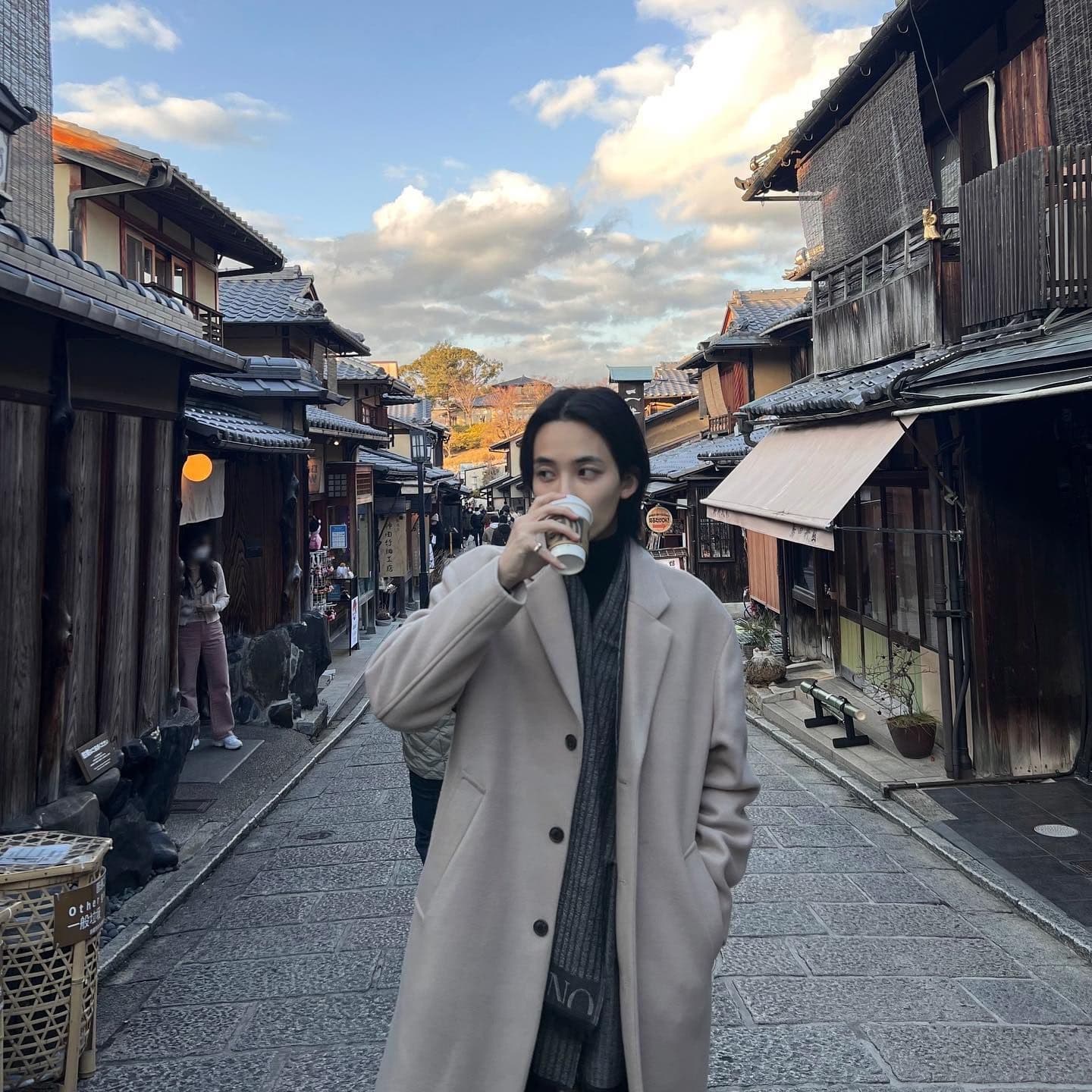 JEONGHAN 喝咖啡 - 圖片 2