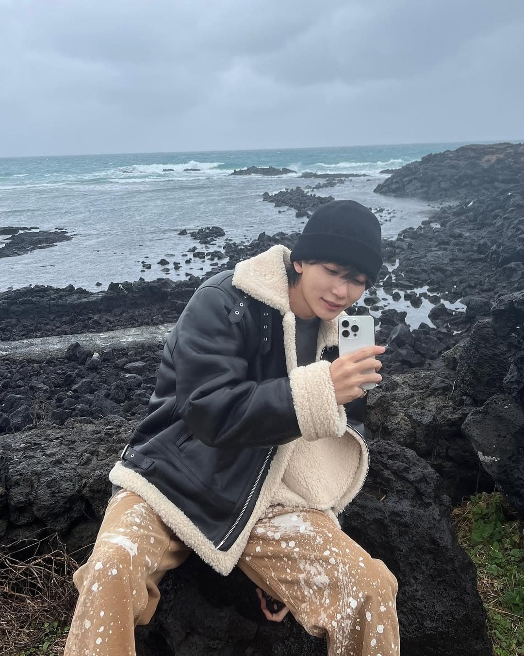 JEONGHAN 坐石頭 - 圖片 2