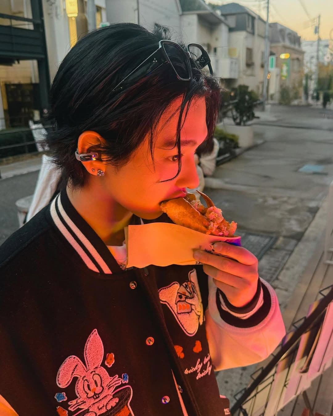 Jaehyun 吃龍蝦堡